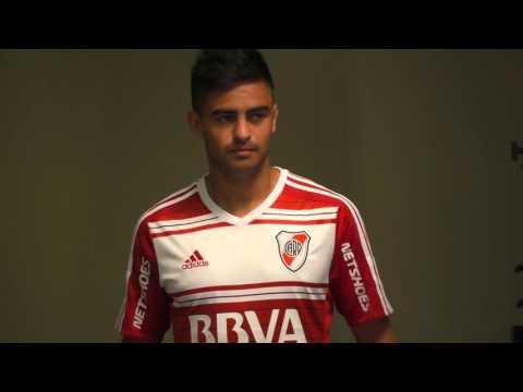 Backstage nueva camiseta alternativa