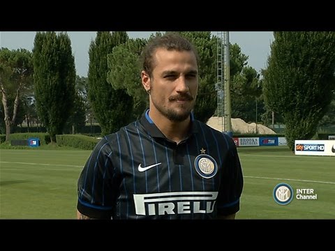 OSVALDO GREETS THE FANS