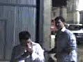 Javi enciendete un cigarrillo