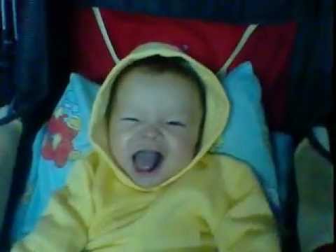liz lugo - mi hermanito cantando y payaseando.. :D.