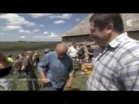 Aubrac. - Extrait de l'émission des Racines et des Ailes du 5 octobre 2011 consacrée au Gouts et saveurs de l'Aubrac. Partez à la rencontre de la famille Bras et de sa...