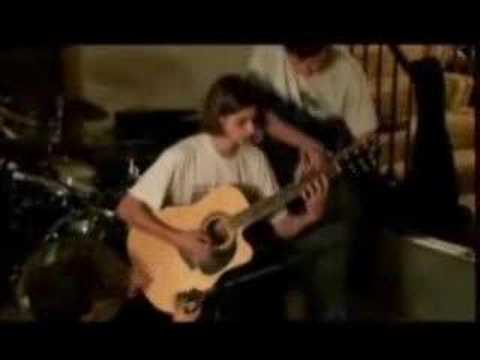 3 guys 1 guitar - Lead Guitar,Percussion And Bass On One Guitar!!!