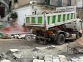 videos de 17 dicembre 2008 - Scarico basole in Piazza Manfredi - Oria