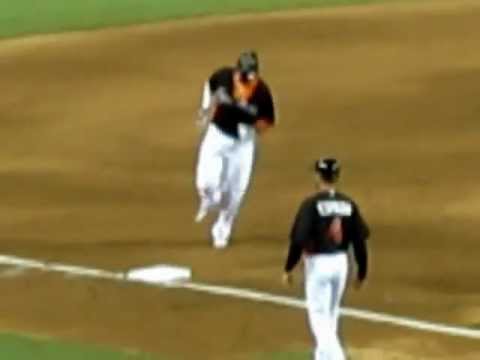 apdre305 - Hanley Ramirez hits 1st homer for Marlins in new ballpark.