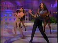 Alejandra Avalos cantando 