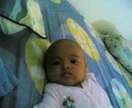 bayi lagi ngomong