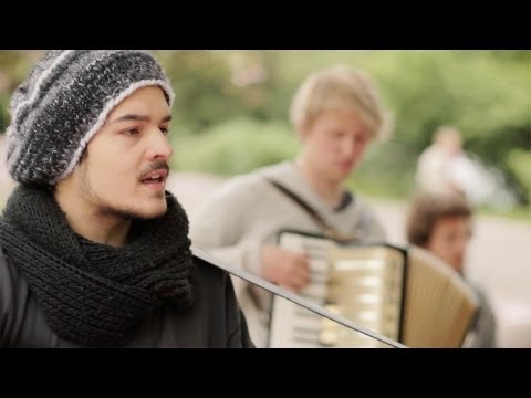 becoming - Milky Chance - becoming Artist: http://www.facebook.com/milkychancemusic Location: Dreiländereck, Neukölln Big thanks to the sound engineers of OTO STUDIOS f...