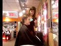 Alex l�sst sich ne Glatze schneiden x)