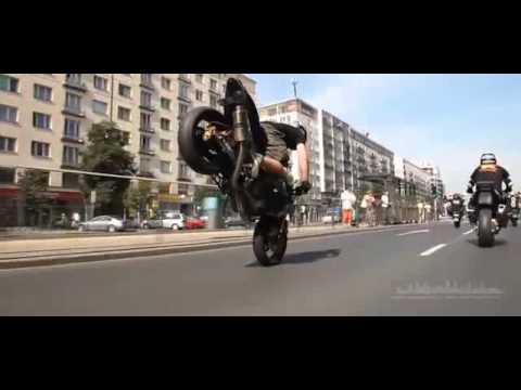 Stunt riding vo Var&scaron;ave