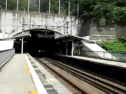 221系　武田尾駅通過