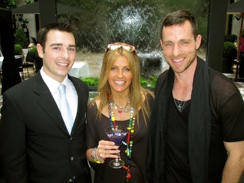 JEFF LEATHAM MAKES GEORGE V SIGNATURE COCKTAIL-FUN!