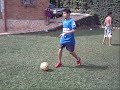 Hiago cai jogando futebol