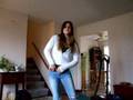Leanna spliting her pants