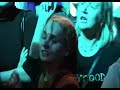 Lucerna Music Bar 8.01.2008 Zkoušky z dospělosti Už jsme prý dospělí míň či víc, zítřek nás rozdělí, co teď říct? Něco je blízké, něco pryč. Od školních skříněk vraťme klíč. Tak brzy stárnout to je hřích, visací zámek na dveřích řekne ti jen: Jsou dny, kdy svítá o něco dřív, dny plné vlání tajemných par. Je tisíc pátků, nemnoho jar, však dnů, kdy svítá trochu dřív, těch je jen pár. kamera Slavoš Leoswald Jiřena editing Tomáš Poleník zdroj: chilyruch.cz