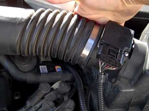 How to Change the DPFE Sensor on a 2001 Ford Focus