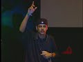 gravado no pal�tra it�lia (palmeiras)
no dia 19 de setembro de 2005
no show s�o paulo rap festival

a faculdade � de mil grau eu sei parcero que e foda
conte a ansiedade pela liberdade de poder t� com a
familia tromba varios manos de esquina na disposi��o
chega e cola mas quem diria o 26 bem loko na cena do
loko e com o revolver na m�o pra explodir so no koko
enquanto tantos outros rezavam ao ch�o pra viver t� no
veneno ai vim pra matar ou morrer faze o que se a vida
� de ladr�o meu irm�o e treta,tiro,psicologico mundo 
c�o � muita droga ai que � foda neguinho se ilude, se
mata se inforca treta na vila policia debate na bola
do olho deita pilantragem tipo assim contagem
regressiva diz ai foi por nada acabou maluco � o fim
vai subir vira peneira palit� de madeira invas�o da
sua goma ai muita treta depois da brecha
arrependimento frusta��o so consequ�ncias vida de
ladr�o ent�o a mente em conflito a piolhagem ser digno
de respeito e lealdade tem que ser sujeito ou
guerreiro
segue em frente (ai firmeza total )a faculdade e de
mil
grau 

vida de ladr�o se p� mo ilus�o e mo decep��o futuro
n�o tem (o crime � o crime e eu n�o posso erra) 

vida de ladr�o se p� mo ilus�o e mo decep��o futuro
n�o tem (o crime � o crime e eu n�o posso erra) 

vida de ladr�o se vacilou subiu num segundo quando
menos se espera sua coroa t� banhada em luto � sem
futuro por toda lado so destrui��o � sem futuro s�
luto, tristeza, caix�o, decep��o com os malandro mais
veio que se p� nem pensava em tiver no cemit�rio s�
inquerito vida de ass�dio fato em que o perito cata
seu corpo com gosto no mato disfigurado tv e jornal
vem e diz que foi a droga que fez o seu fim infeliz
nem sabe ai se o barato foi assim nem sabe se � por ai
se voc� foi bandido de verdade pois s� quem � n�o
contesta a lealdade no crime crocodilagem, pilantragem
de certos patifes que nem � s�o varias o barato �
podre
e n�o admite falhas moleque novo se envolve se sente
mas o respeito vai a frente � quenti...vai a frente de
qualquer disposi��o calibre na m�o sujeito homem em
qualquer situa��o no dia-a-dia afinidade exige pois s�
quem � � se define no crime estar ligeiro parceiro sem
aproxim���o (na bola de meia)vida de ladr�o 

vida de ladr�o se p� mo ilus�o e mo decep��o futuro
n�o tem (o crime � o crime e eu n�o posso erra) 

vida de ladr�o se p� mo ilus�o e mo decep��o futuro
n�o tem (o crime � o crime e eu n�o posso erra) 

vida de ladr�o tudo acabado no caix�o foi morto
desarmado quem vem cobra n�o tem perd�o se malandragem
� viver eu mando um salve l� pra deten��o t� firm�o
mas
testa a f� vem pra ver vai conhecer lucifer quem
pilantrar � um dois vai morrer, vai cai, mas ai sempre
correr pelo certo t� com a f� e a coragem sou mais um
guerreiro do inferno,quem � sujeito tem conceito na
quebrada sabe entrar e sair n�o se envolve em parada
errada, o que eu passei eu n�o desejo pro meu filho
uma carreira de p� os gatilho ou condenado 15 anos
dentro de um pres�dio e o sofrimento s� quem t� la
dentro � quem sabe, torturado pela dor da saudade a
solid�o dos parceiro que � foda ainda dizem que homem
n�o chora,n�o chora por fora mas por dentro as
l�grimas
transbordam jamais vou desistir, t� aqui,quem diz que
�
seu amigo na verdade quer ver o seu fim te atrasa,te
apunhala te derrubar .o diabo usa o homem pra poder
matar e roubar se a faculdade � de mil grau ei j�o
vive decep��o (vai na f� irm�o) de cabe�a erguida eu
sigo o meu caminho ent�o,a vida � de ladr�o 

vida de ladr�o se p� mo ilus�o e mo decep��o futuro
n�o tem (o crime � o crime e eu n�o posso erra) 

vida de ladr�o se p� mo ilus�o e mo decep��o futuro
n�o tem (o crime � o crime e eu n�o posso erra)