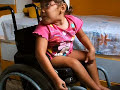 Camilinha subindo na cama