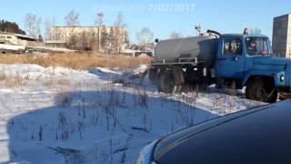 Вода нашла новый выход, родник в центре города вновь вырвался на поверхность.