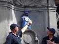 Le Manneken piss qui fait pipi de la bi�re
