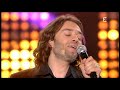 stanislas chante une femme avec un femme