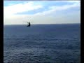 Helicóptero se estrella en el mar al intentar aterrizaje