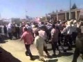 حلب - تل رفعت || تمزيق صورة الشبيح الاول 19-8-2011