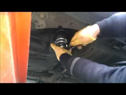 How to change replacement Fuel Diesel filter Volvo S60 2.4 2003 замена Топливного фильтра на Дизеле