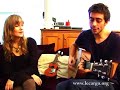 finir l'ann�e avec les douceurs de cocoon, en commencer une nouvelle avec la douceur des m�lodies sucr�es et jamais �coeurantes de ce duo. les chansons de cocoon me rappellent ces sucettes qui en leur coeur recelaient une friandise petillante, acidul�e qui claquaient sur le palais. ici les paroles peuvent se montrer noires, tr�s noires... un m�lange des saveurs comme on les aime. comme l'ann�e 2008 va nous en reserver, on l'esp�re, � nous tous, � vous tous...

bonne ann�e de la part de tout l'�quipage du cargo...

www.myspace.com/listentococoon

www.lecargo.org