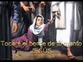 el borde de su manto .
