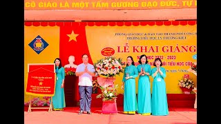 Đồng chí Bùi Văn Thành, Phó Chủ tịch UBND thành phố chúc mừng khai giảng tại Trường tiểu học Lý Thường Kiệt