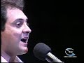 Jo�o Cl�udio imita Caetano Veloso.