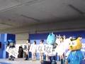 安全スローガンのプラカードを持つドアラ・シャオロン・パオロン~愛知県警イベントvol.2