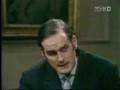 Monty Python - skecz o ministerstwie głupich kroków