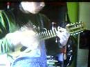 probando otro charango electrico pero desenchufado