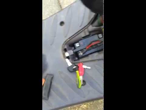 How to find the battery on a Peugeot Vivcity