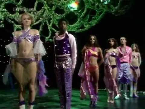 Live Music Show - Dancing on Top of the Pops!