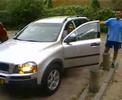 Hé, daar heb je Henk in zijn nieuwe Volvo XC90!
