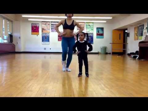 2 yr old and her mom ... Kills choreography !!! 2years old !