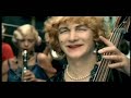Glukoza, as Marilyn, sings \"Yura\"