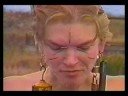 video realizado em brasilia df, em 1989, com equipamento svhs caseiro, dirigido, fotografado e editado por rodrigo roal, retratando a performance do artista hower, da noruega.