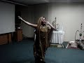 Carol dançando no evento Mundo árabe - apresentação ao Sheik Nourdine El Sayed
