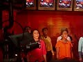 show case de virgin megastore des champs elys�e.
interpr�t� par leah vincent (nala) de la troupe du roi lion a mogador accopagn� des coeurs.
c'etait g�nial :p