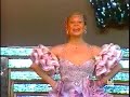 Lina Morgan canta \"Si al amor\"