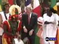President Bush in a dancing mood الرئيس بوش في رقصة افريقية