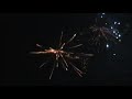 Mein kleines Mitternachtsfeuerwerk zum Jahreswechsel, verleitet und elektrisch gezündet. Mit allen Kommentaren, die das Publikum so loslässt. ;) 1. 3x Mercury/Laser 2. 2x Ü-Vulkan 3. Polarlicht + 2x Wiper 4. 3x Geri/Aligator 5. 3x Detonator 6. 4x Aquila 7. 3x Mr. Universe 8. 2x Heavy Metal 9. 3x Golden Rain 10. 2x TdV + 2x 25 Carat + 3x Goldpalmfinale 11. 5x Golden Star Beim nächsten großen Feuerwerk, muss der Abbrenner weiter weg vom Publkum, besser zum Zuschauen und Filmen. Support Me | www.youtu.be Homepage | beusterse.de Facebook | http Google+ | beusterse.de Twitter | twitter.com