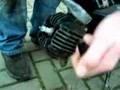 Brommer afstellen met hamer en beitel