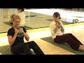 Today on Mahalo Daily, Leah D'Emilio visits Equinox Group Fitness Manager, Amy Dixon, in Santa Monica, CA for a quick lesson in kettlebell exercise. Swing, twist, and squat your way to a better body in 2009 with the latest fad in fitness! For more information, visit: Kettlebells - www.mahalo.com Amy Dixon - www.amydixonfitness.com Equinox - www.equinoxfitness.com Mahalo! We're here to help. Subscribe today!
