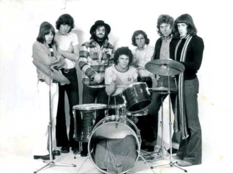 נדירים - להקת כוורת באולפן, בבלאנס לפני הופעה ובקטעים נדירים. מתוך: הדיבוק (בלוג תרבות והומור אקטואלי). http://ha-dibuk.blogspot.co.il/ להפתעות נוספות: הדיבוק...