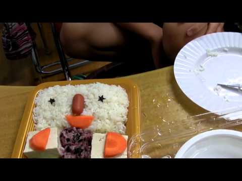 0 Video: Kids Playing with Food