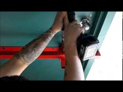 how to barricade a door